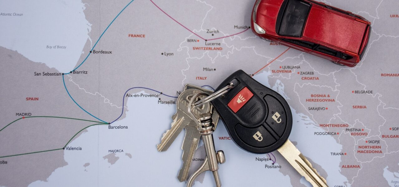 Jak zaplanować trasę i budżet przy wynajmie samochodu na dłuższą podróż 1 Jak zaplanować trasę i budżet przy wynajmie samochodu na dłuższą podróż