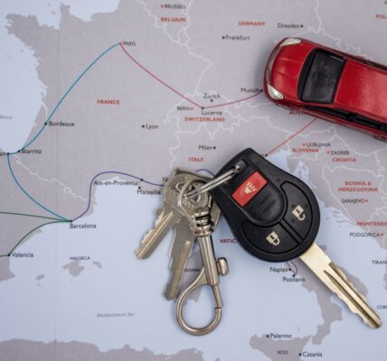 Jak zaplanować trasę i budżet przy wynajmie samochodu na dłuższą podróż