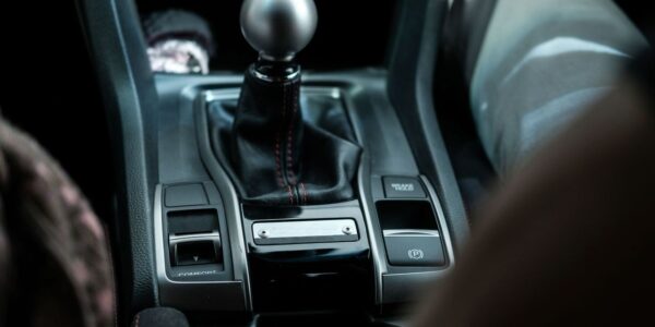 Różnice między automatyczną a manualną skrzynią biegów