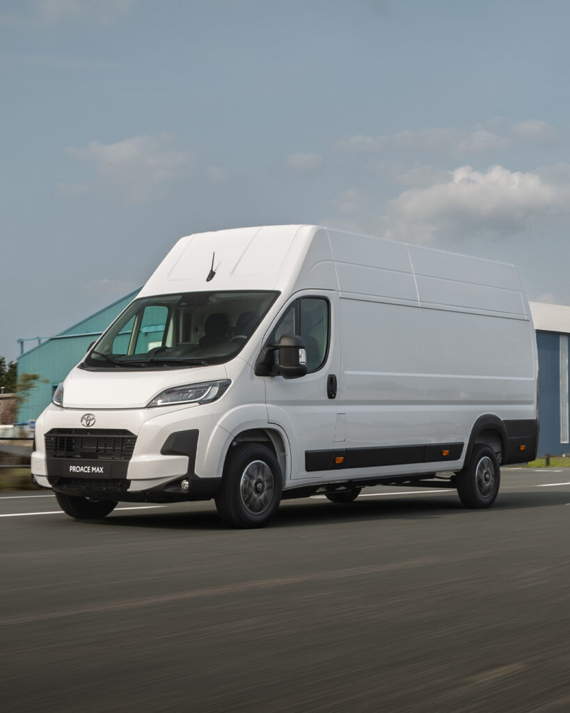Samochód dostawczy z drugiej ręki – na co zwrócić uwagę i dlaczego Pewne Auto to bezpieczny wybór? 2 pl toy proace max 1080x1350 july 2026 a